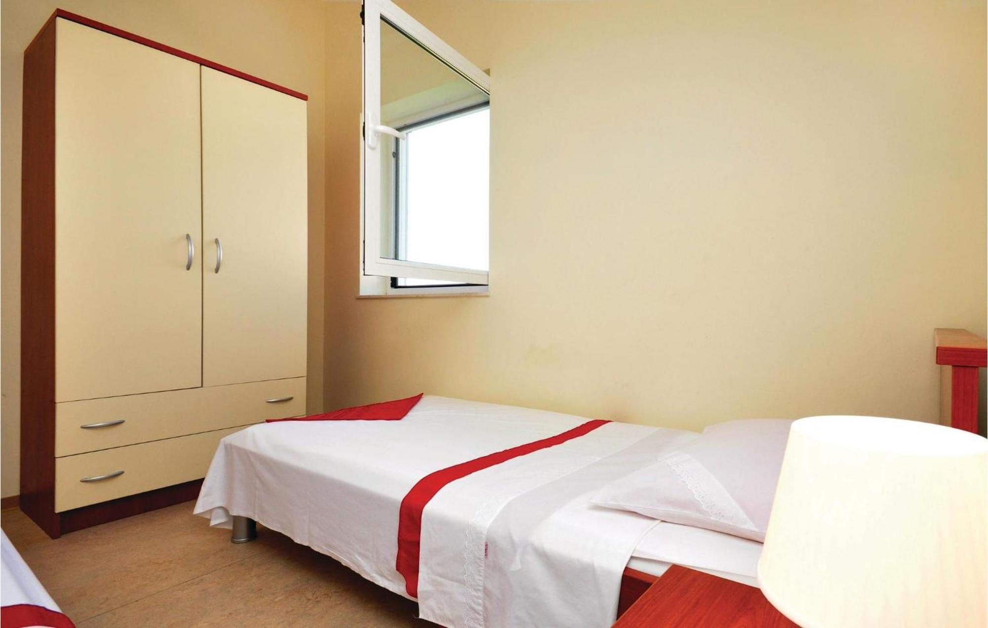 2 Bedroom Nice Apartment In Мимице Экстерьер фото